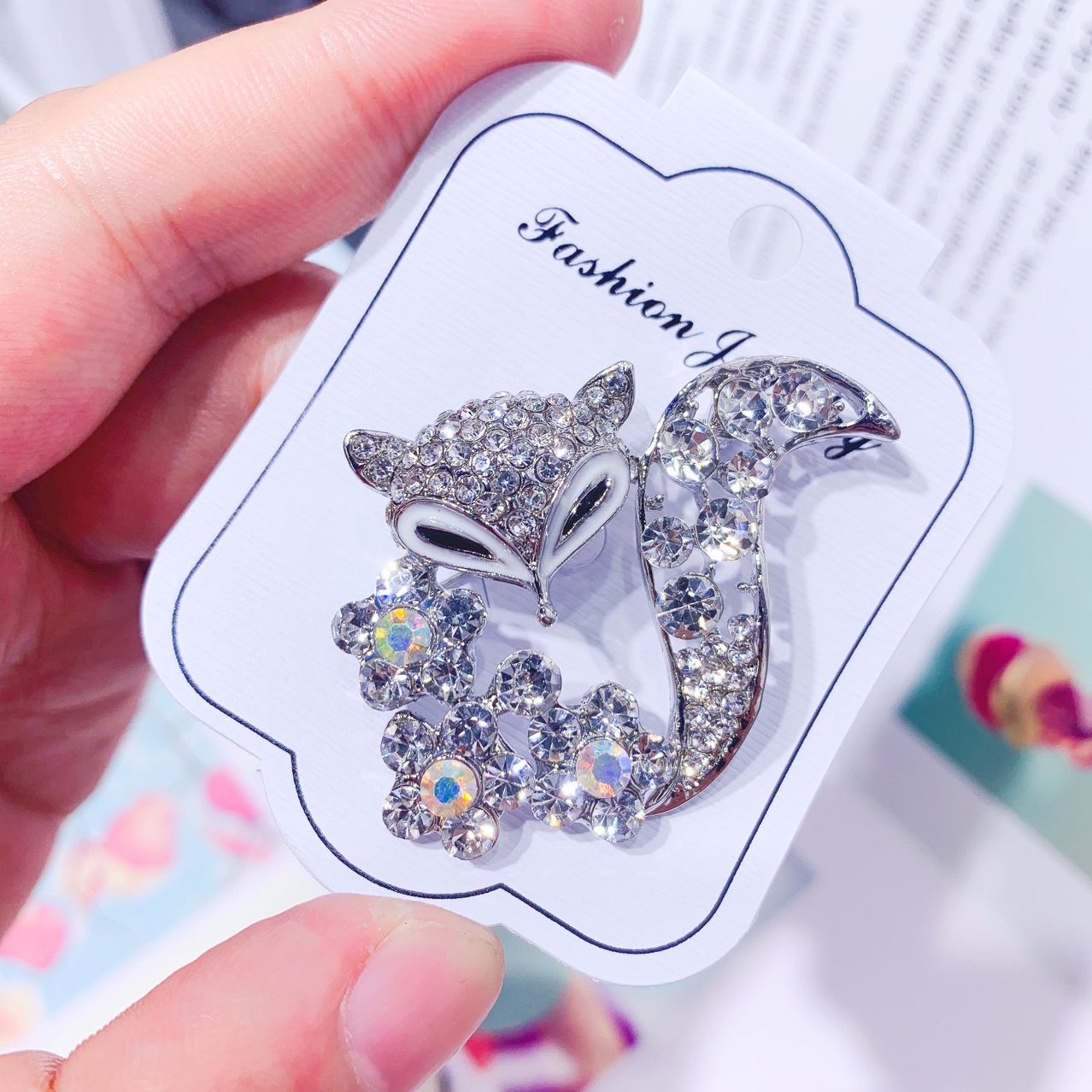 Ladies Brooch Women's Simple F - Women'S Fashion Essentials 评论和价格