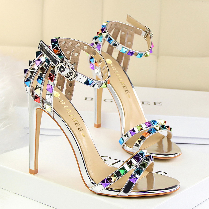 Ladies' temperament, slim heel - Women Fashion Simple 评论和价格